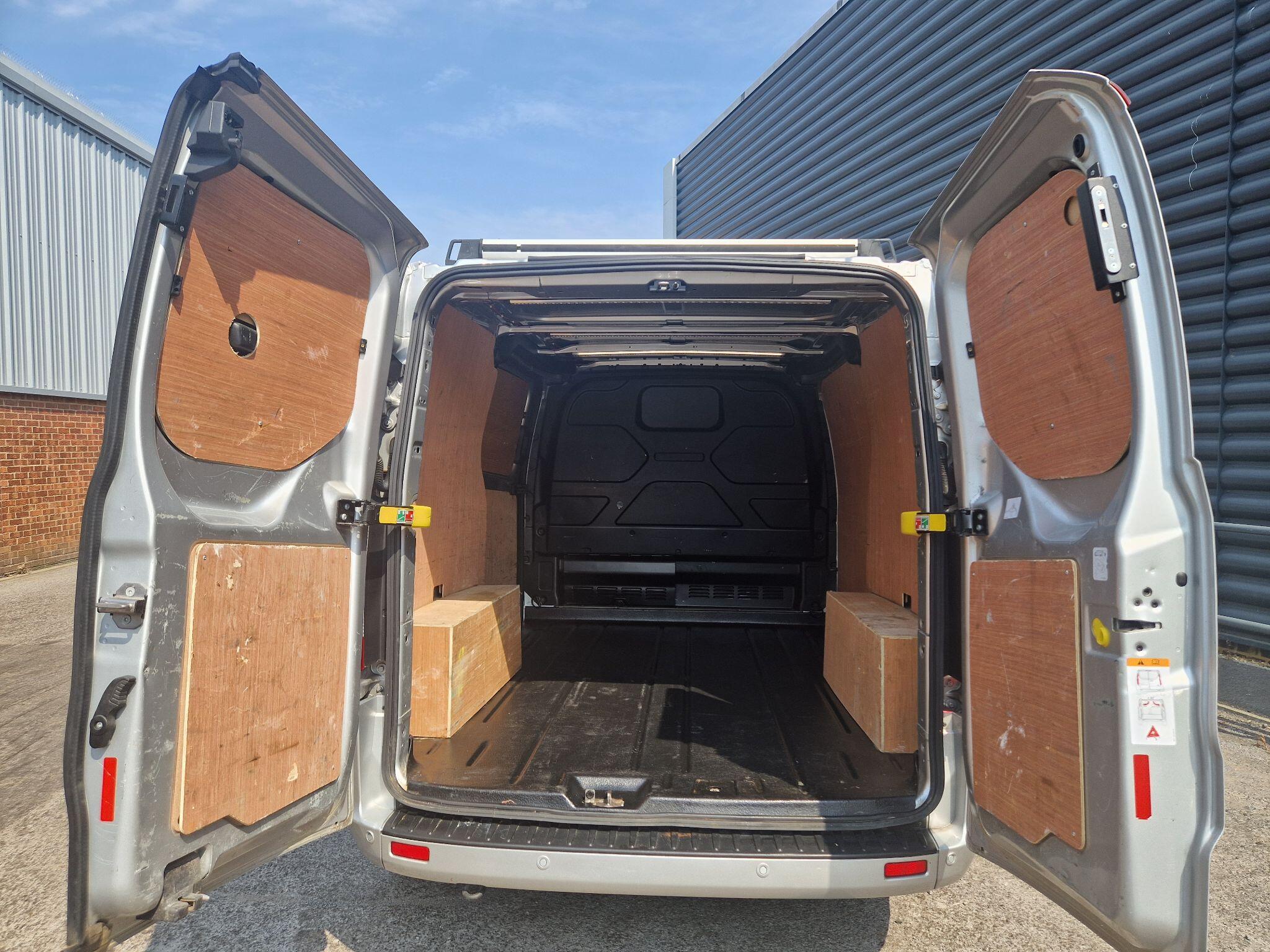 Ford Transit Custom image 10